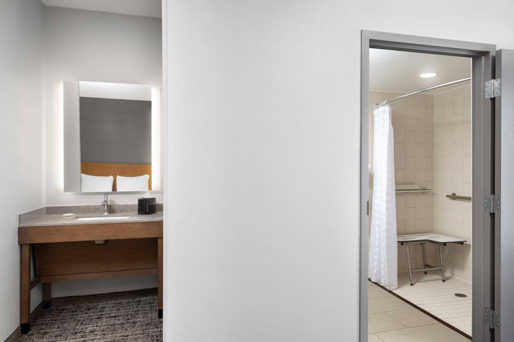 Hyatt Place Detroit/Utica Exterior photo