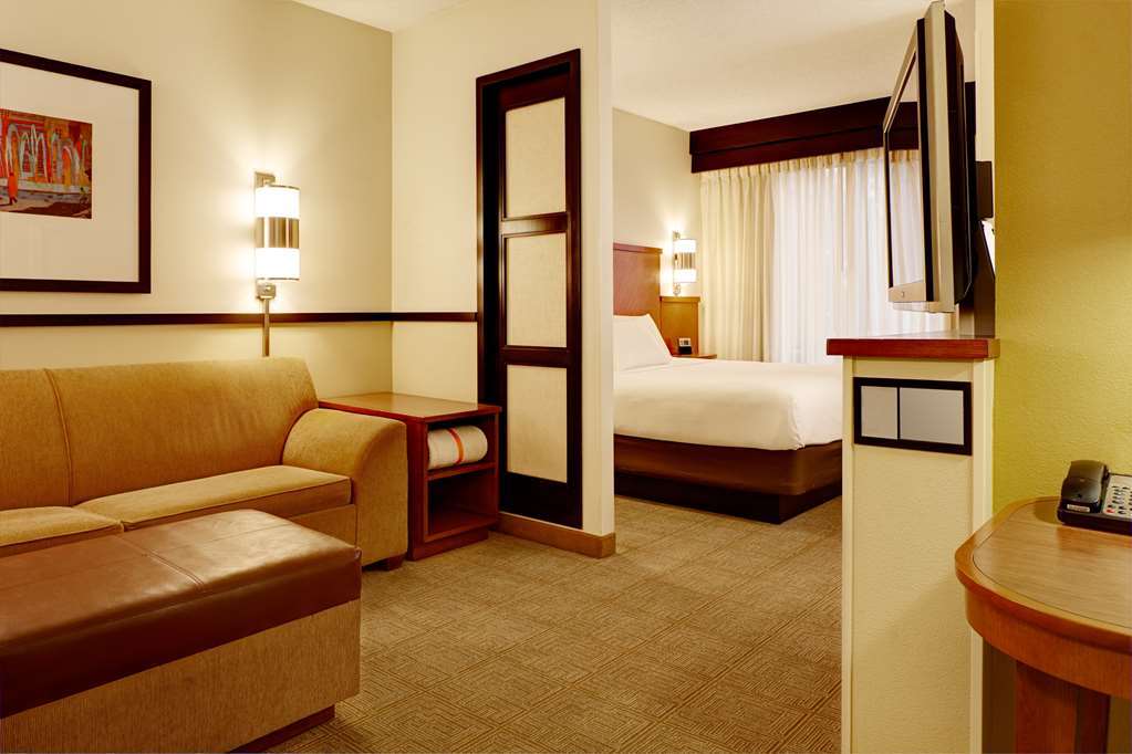 Hyatt Place Detroit/Utica Room photo